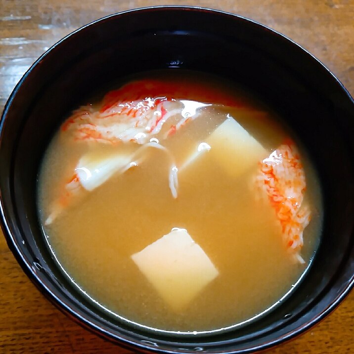 カニカマと豆腐の味噌汁